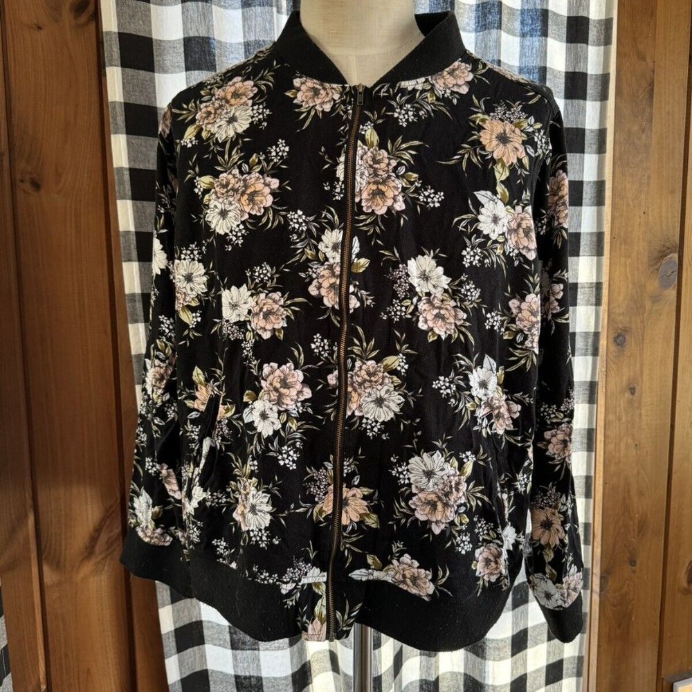 Torrid Floral Pattern Light Bomber Jacket with Zipper & Pockets Women's size 4x
